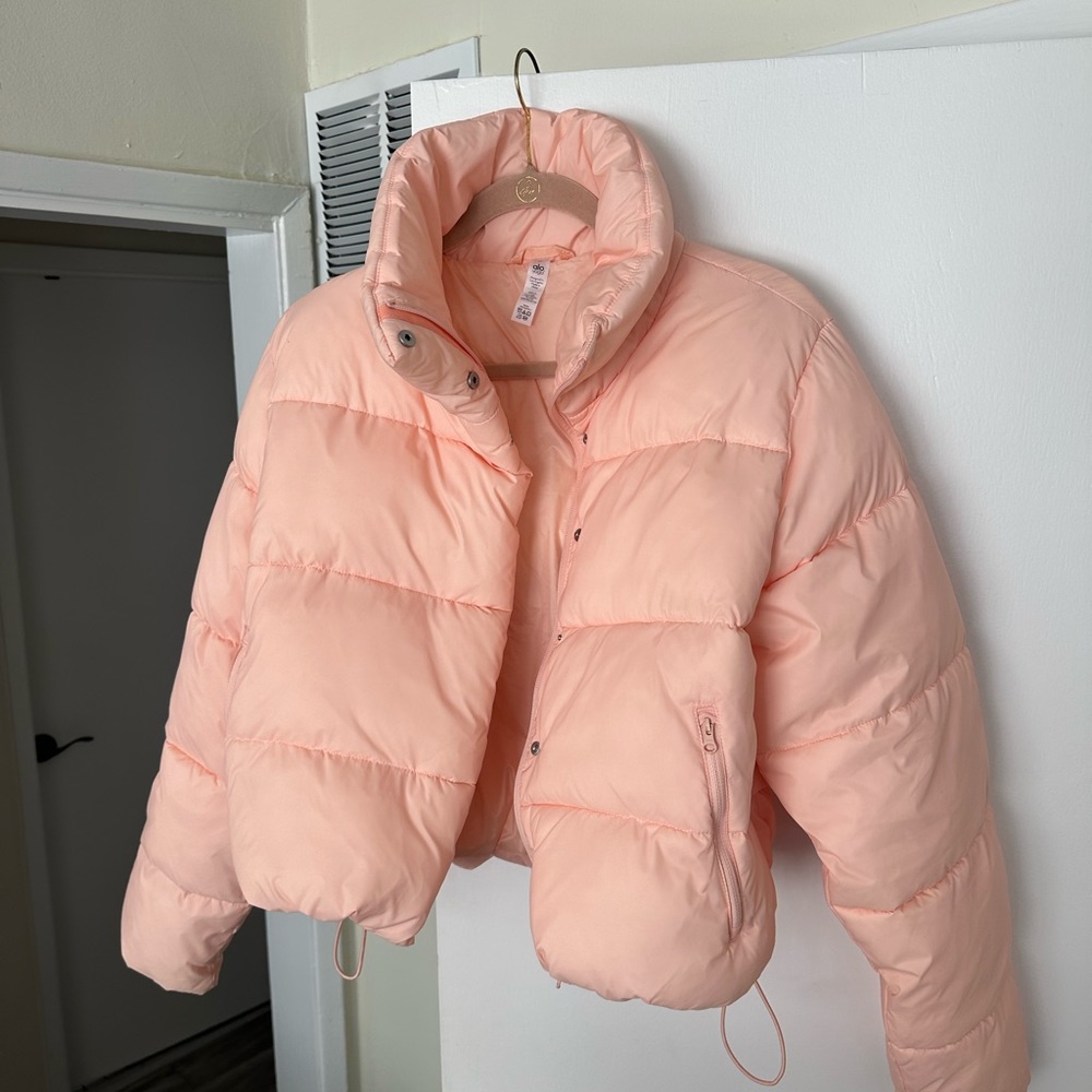 Alo Gold Rush Puffer in light pink